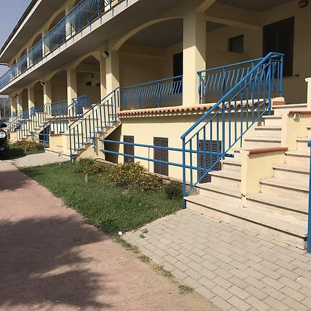 Baia Dei Canonici Aparthotel Villaggio Le Rocelle Exterior foto