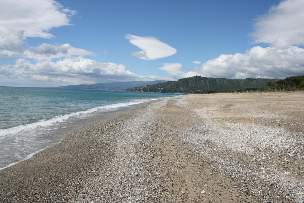 Baia Dei Canonici Aparthotel Villaggio Le Rocelle Exterior foto