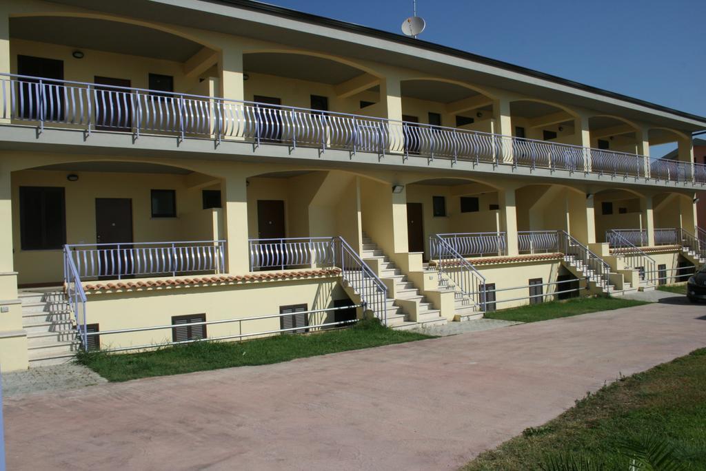 Baia Dei Canonici Aparthotel Villaggio Le Rocelle Habitación foto